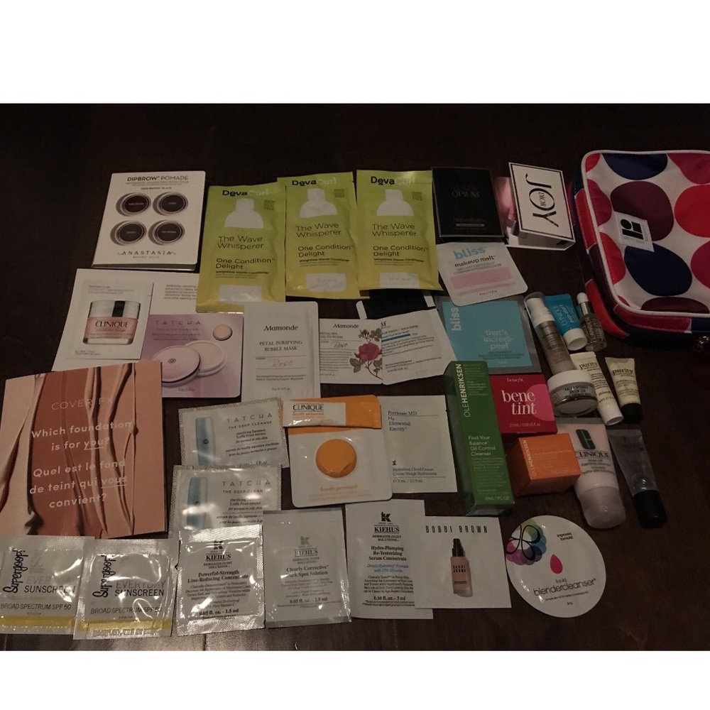 makeup bag w/ deluxe samples frm subscription box